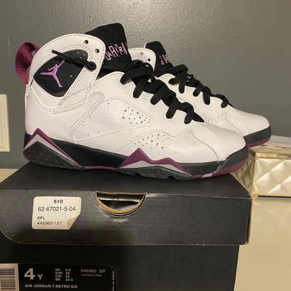Size 4Y Jordan 7 Retro why/fuschia - Picture 3 of 4